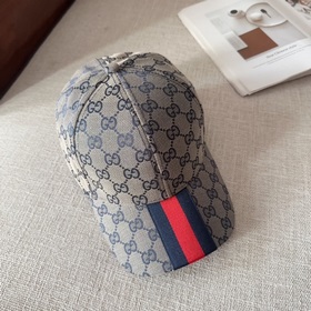 GUCCI Гуччи, лаконичная бейсболка, очень модная! Спортивный стиль