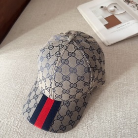 GUCCI Гуччи, лаконичная бейсболка, очень модная! Спортивный стиль