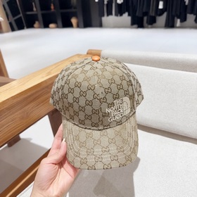 GUCCI Гуччи, лаконичная бейсболка, очень модная! Спортивный стиль