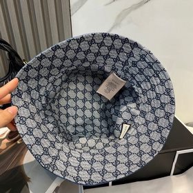 Новая модель двусторонняя рыбацкая кепка Gucci 2025 выглядит очен
