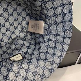 Новая модель двусторонняя рыбацкая кепка Gucci 2025 в стиле миним