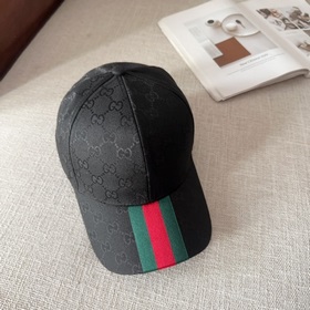 GUCCI Гуччи, лаконичная бейсболка, очень модная! Спортивный стиль