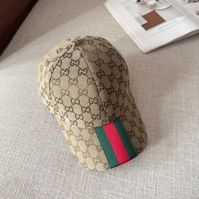GUCCI Гуччи, лаконичная бейсболка, очень модная! Спортивный стиль