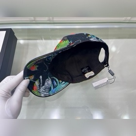 В комплекте с тканевым мешочком, новая бейсболка Gucci (Гуччи), с