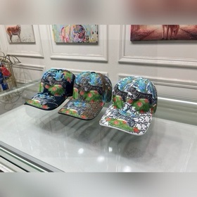 В комплекте с тканевым мешочком, новая бейсболка Gucci (Гуччи), с