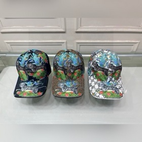 В комплекте с тканевым мешочком, новая бейсболка Gucci (Гуччи), с