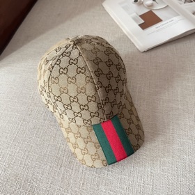 GUCCI Гуччи, лаконичная бейсболка, очень модная! Спортивный стиль