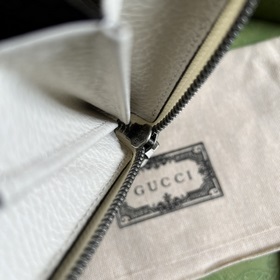 Длинный кошелек из серии GG Marmont. Этот кошелек из серии GG Mar