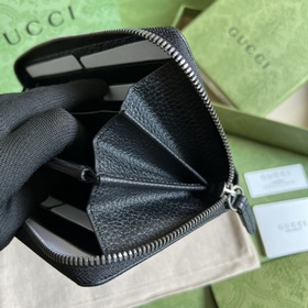 Длинный кошелек из серии GG Marmont. Этот кошелек из серии GG Mar
