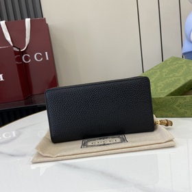 Длинный кошелек из серии GG Marmont. Этот кошелек из серии GG Mar