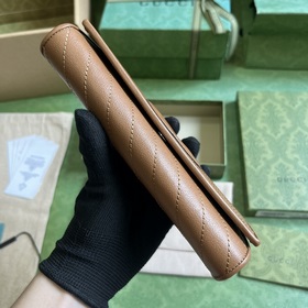 Длинный кошелек из серии Gucci Blondie. Серия Gucci Blondie сочет