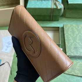 Длинный кошелек из серии Gucci Blondie. Серия Gucci Blondie сочет
