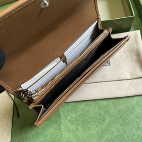 Длинный кошелек из серии Gucci Blondie. Серия Gucci Blondie сочет