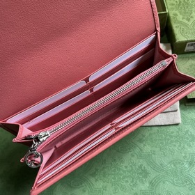 Длинный кошелек из серии Gucci Blondie. Серия Gucci Blondie сочет