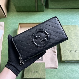 Кошелек с полной застежкой-молнией из серии Gucci Blondie. Серия