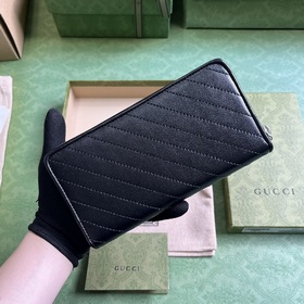 Кошелек с полной застежкой-молнией из серии Gucci Blondie. Серия