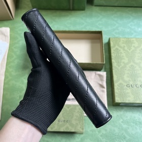 Кошелек с полной застежкой-молнией из серии Gucci Blondie. Серия