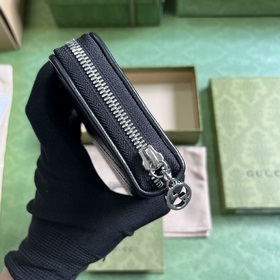 Кошелек с полной застежкой-молнией из серии Gucci Blondie. Серия