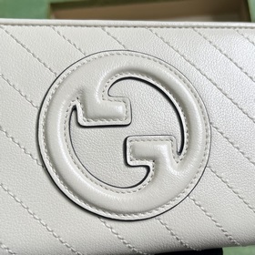 Кошелек с полной застежкой-молнией из серии Gucci Blondie. Серия 