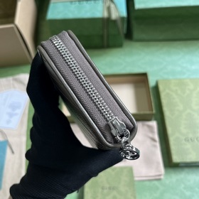 Кошелек с полной застежкой-молнией из серии Gucci Blondie. Серия