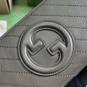 Кошелек с полной застежкой-молнией из серии Gucci Blondie. Серия 