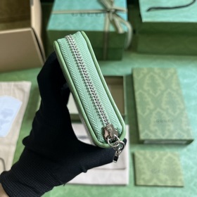 Кошелек с полной застежкой-молнией из серии Gucci Blondie. Серия