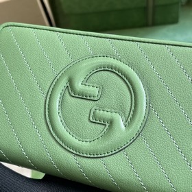 Кошелек с полной застежкой-молнией из серии Gucci Blondie. Серия 