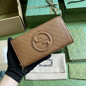 Кошелек на молнииз серии Gucci Blondie. Серия Gucci Blondie сочет