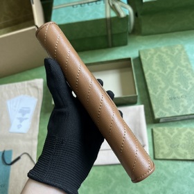 Кошелек на молнииз серии Gucci Blondie. Серия Gucci Blondie сочет