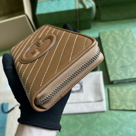 Кошелек на молнииз серии Gucci Blondie. Серия Gucci Blondie сочет