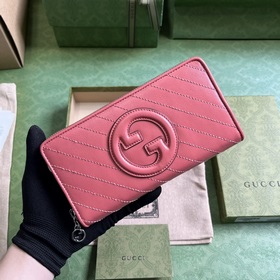 Кошелек с полной застежкой-молнией из серии Gucci Blondie. Серия