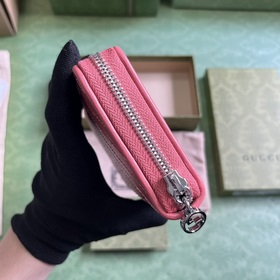 Кошелек с полной застежкой-молнией из серии Gucci Blondie. Серия