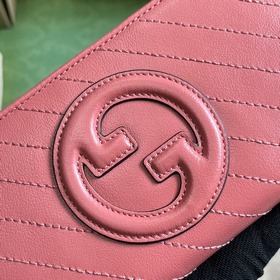 Кошелек с полной застежкой-молнией из серии Gucci Blondie. Серия 