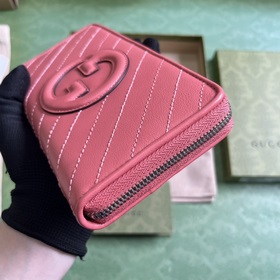 Кошелек с полной застежкой-молнией из серии Gucci Blondie. Серия 