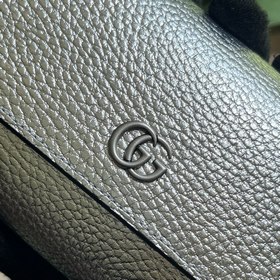 Длинный кошелек из серии GG Marmont. На этом длинном кошельке из 