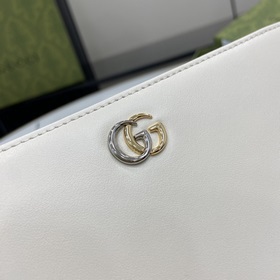 Новинка Кошелек из серии GG Marmont. Характерный для бренда узор 