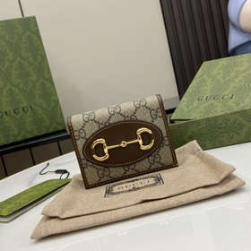 Карман для карт Gucci Horsebit 1955. В коллекции ранней осени 202