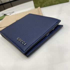 Двухстворчатый кошелек с логотипом Gucci. Аксессуары для повседне