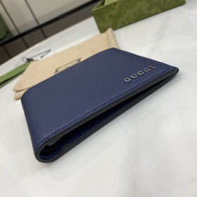 Двухстворчатый кошелек с логотипом Gucci. Аксессуары для повседне