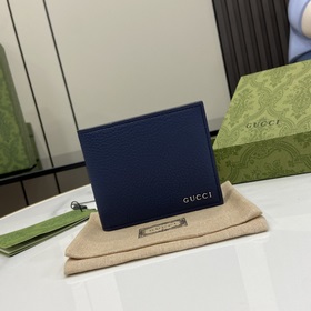 Двухстворчатый кошелек с логотипом Gucci. Аксессуары для повседне