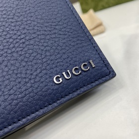 Двухстворчатый кошелек с логотипом Gucci. Аксессуары для повседне