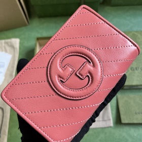 Кошелек из серии Gucci Blondie. Серия Gucci Blondie сочетает в се