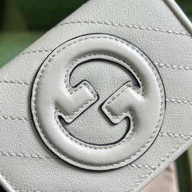 Карман для карт из серии Gucci Blondie. Серия Gucci Blondie сочет