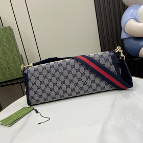 Новинка Средняя сумка через плечо из серии Gucci Luce. Сумкиз сер