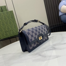 Новинка Мини-сумка через плечо из серии Gucci Luce. Сумкиз серии 