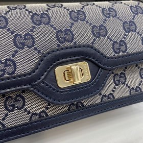 Новинка Мини-сумка через плечо из серии Gucci Luce. Сумкиз серии 