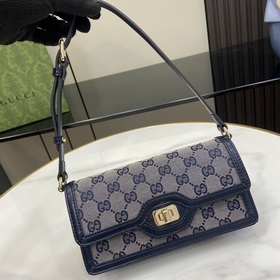 Новинка Мини-сумка через плечо из серии Gucci Luce. Сумкиз серии 