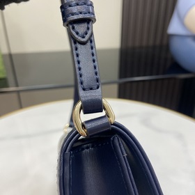 Новинка Мини-сумка через плечо из серии Gucci Luce. Сумкиз серии 