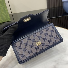 Новинка Мини-сумка через плечо из серии Gucci Luce. Сумкиз серии 