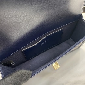 Новинка Мини-сумка через плечо из серии Gucci Luce. Сумкиз серии 